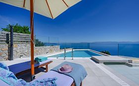 Sea & Cliff Luxury Suites